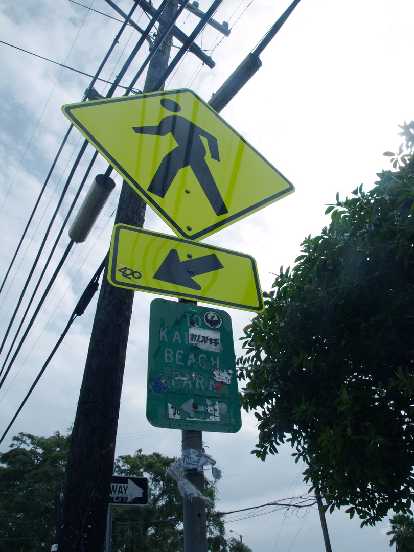 sign board in hawaii