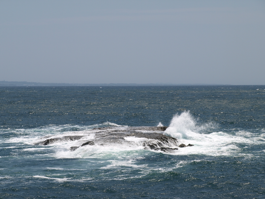 wave in enoshima